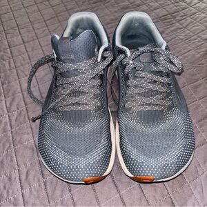 Altra men’s 8.5 Athletic running Sneakers  light wear escalante ego